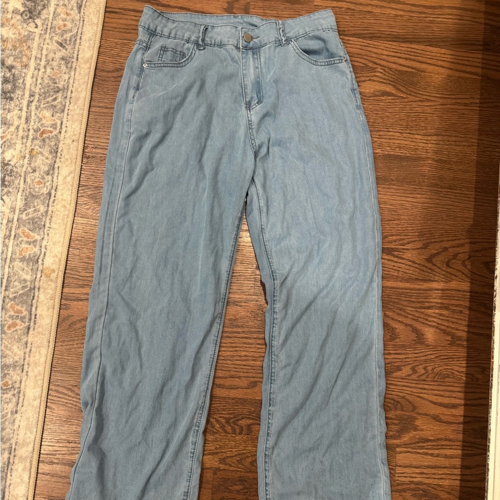 Woman’s Light Blue Jeans